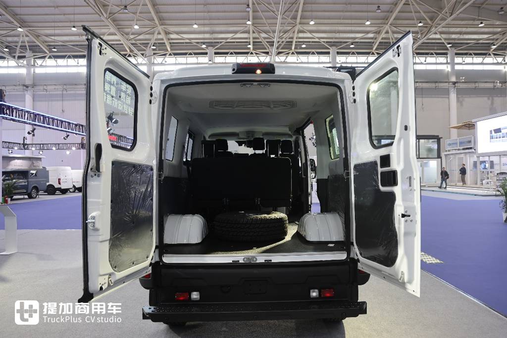 4X4驱动还配了3把锁，依维柯轻客的越野新秀，欧霸山海到底实力几何？ - 第12张