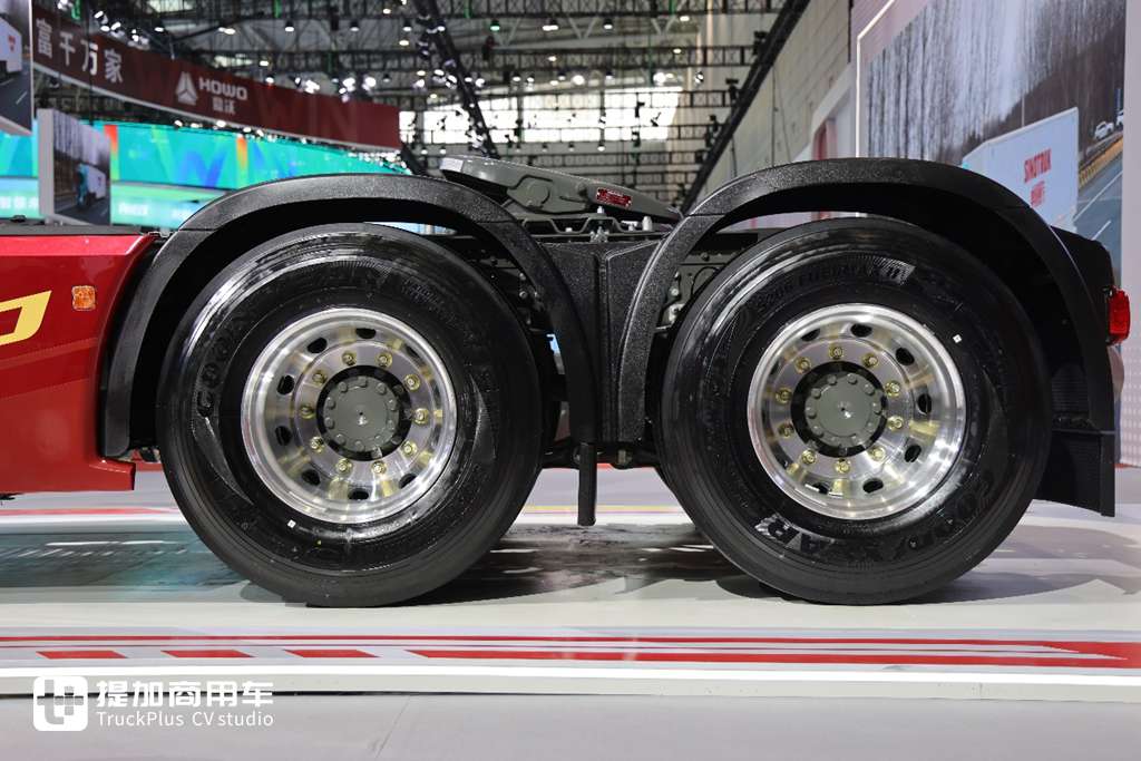 国产高端旗舰卡车的全新力作，重汽豪沃KS来袭，实拍带你看它强在哪里 - 第26张