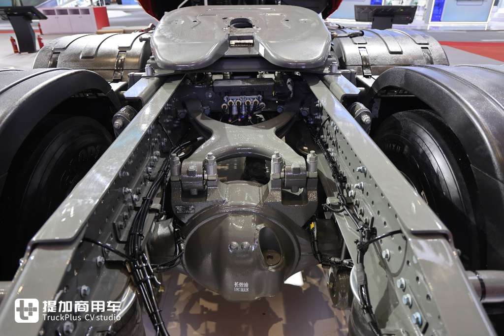 国产高端旗舰卡车的全新力作，重汽豪沃KS来袭，实拍带你看它强在哪里 - 第29张