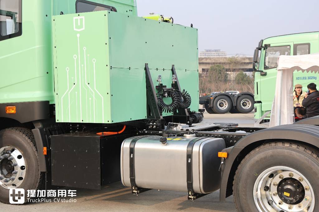 又有车企停止油车业务！汉马科技转型新能源首款力作—远程X7M 1200度液态新能源重卡实拍 - 第3张