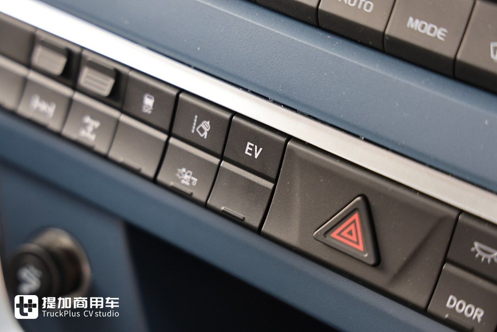 又有车企停止油车业务！汉马科技转型新能源首款力作—远程X7M 1200度液态新能源重卡实拍 - 第4张