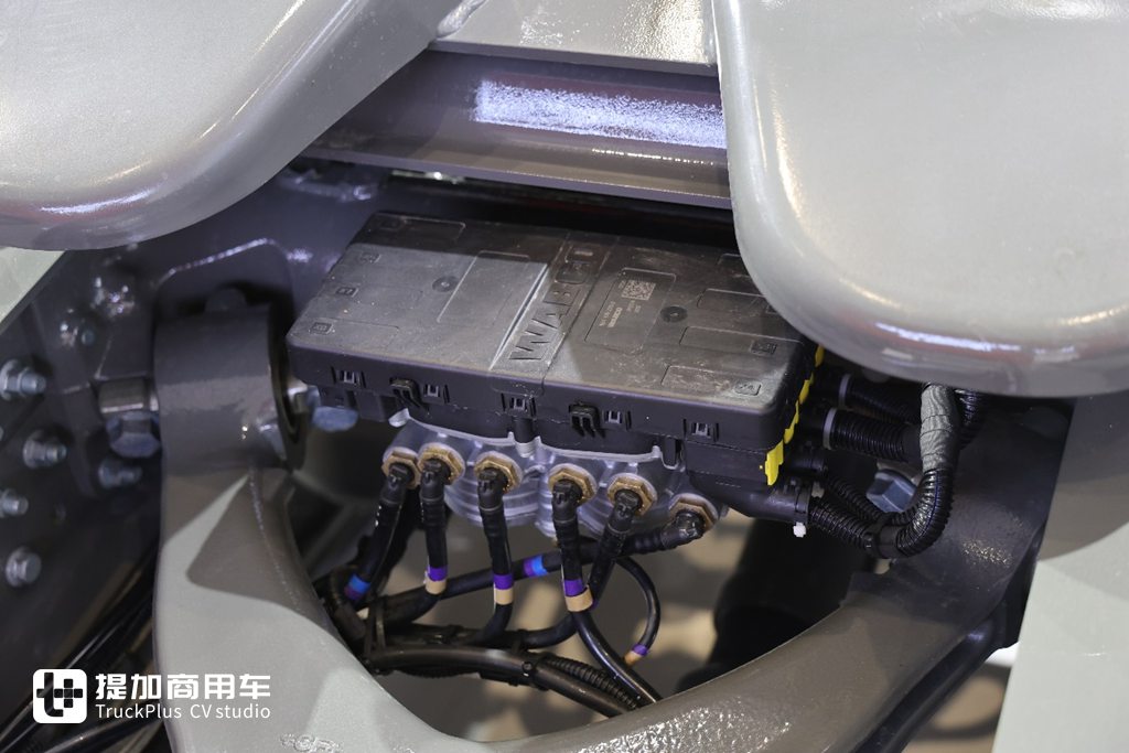 国产高端旗舰卡车的全新力作，重汽豪沃KS来袭，实拍带你看它强在哪里 - 第31张