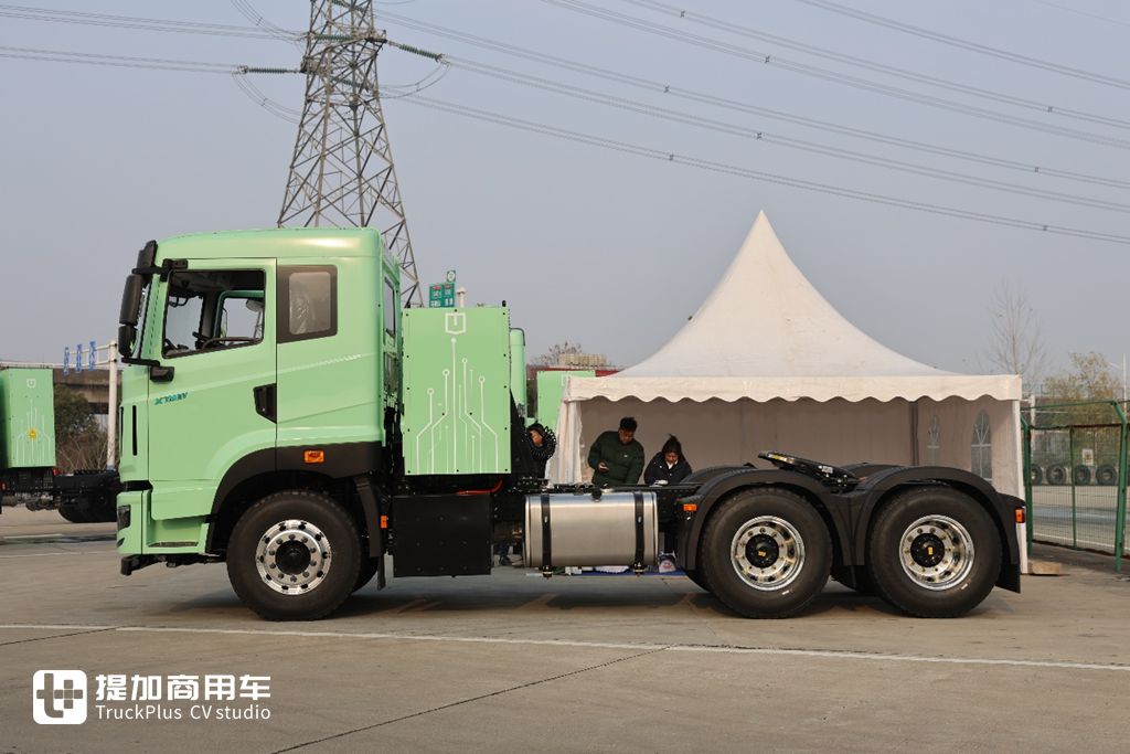 又有车企停止油车业务！汉马科技转型新能源首款力作—远程X7M 1200度液态新能源重卡实拍 - 第5张