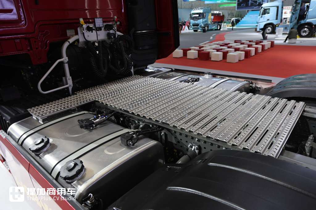 国产高端旗舰卡车的全新力作，重汽豪沃KS来袭，实拍带你看它强在哪里 - 第32张