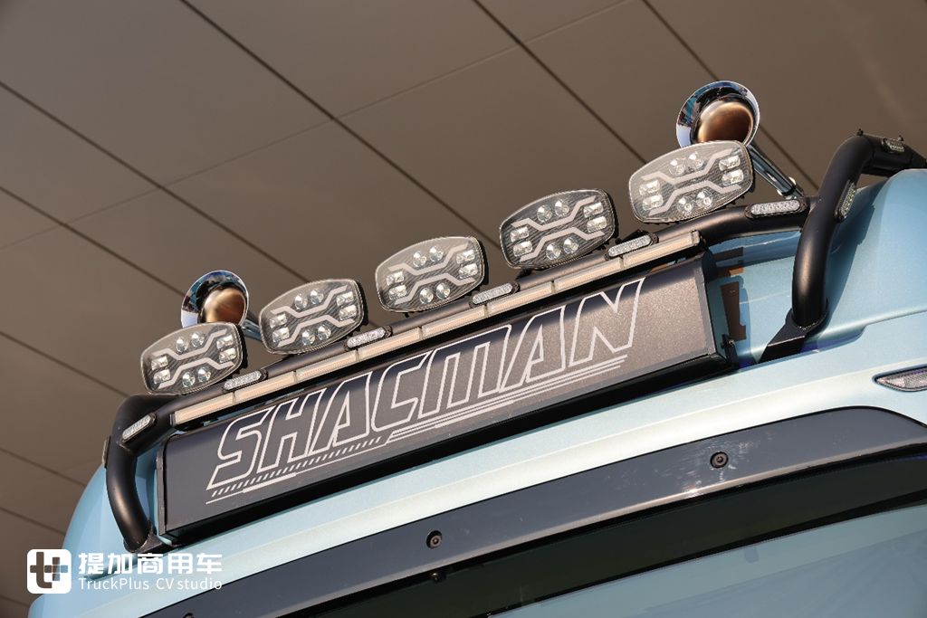陕汽德龙X6000也有复合版了,还是720马力燃气车型,外观也配更好看的改装件了! - 第4张 - 提加商用车网 陕汽德龙X6000也有复合版了,还是720马力燃气车型,外观也配更好看的改装件了! - 第4张