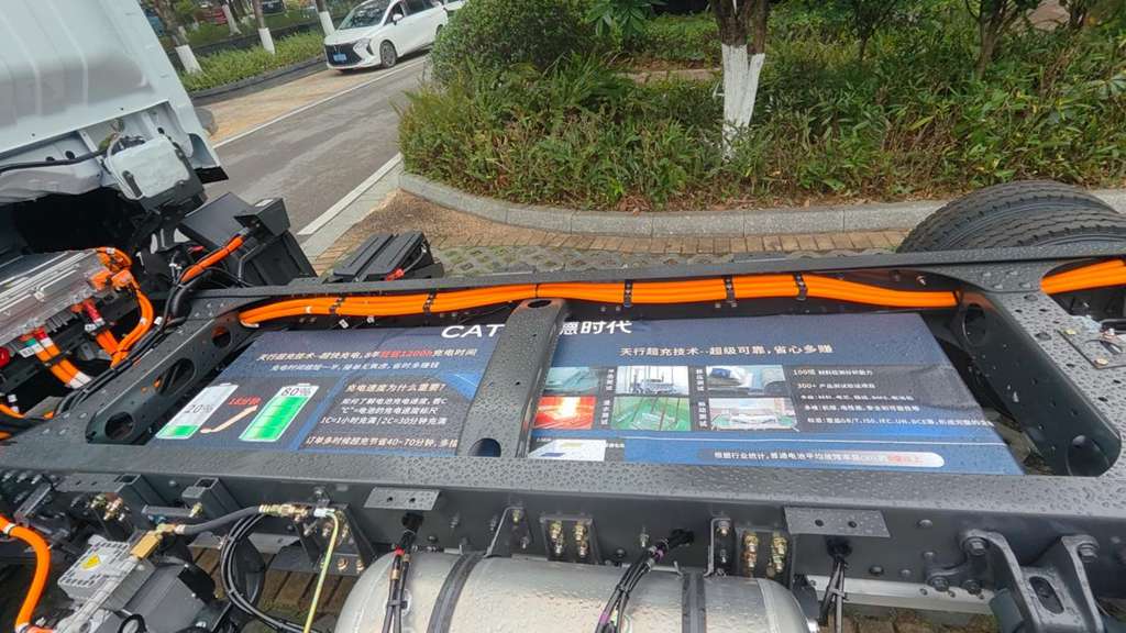 乘龙翼威2纯电轻卡重载版，实力定义城际运输新标杆 - 第4张