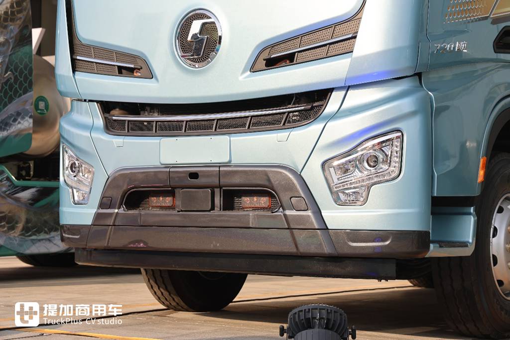 陕汽德龙X6000也有复合版了,还是720马力燃气车型,外观也配更好看的改装件了! - 第5张 - 提加商用车网 陕汽德龙X6000也有复合版了,还是720马力燃气车型,外观也配更好看的改装件了! - 第5张