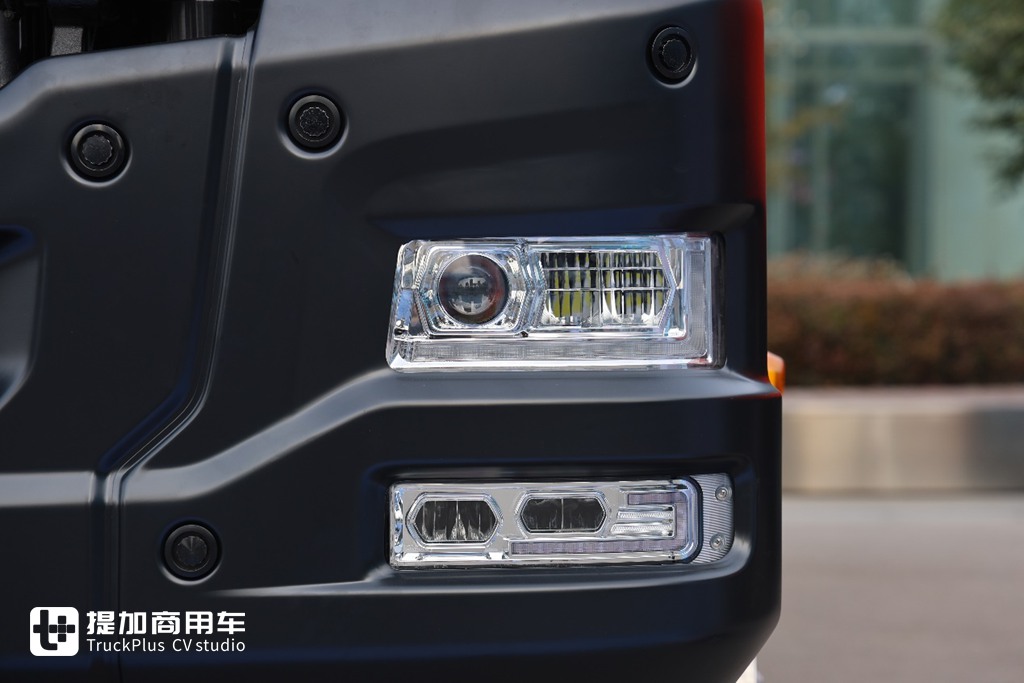 专为高原工况打造，配580马力曼机还有超舒适内饰，重汽汕德卡G7S高原版自卸车实拍 - 第5张