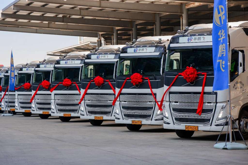 沃伴鹏飞 骥步致远！30辆沃尔沃FH TC极寒版交付华鹏飞，共启跨境物流新征程 - 第4张