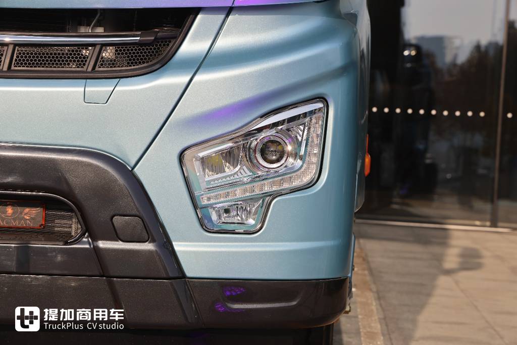 陕汽德龙X6000也有复合版了,还是720马力燃气车型,外观也配更好看的改装件了! - 第6张 - 提加商用车网 陕汽德龙X6000也有复合版了,还是720马力燃气车型,外观也配更好看的改装件了! - 第6张