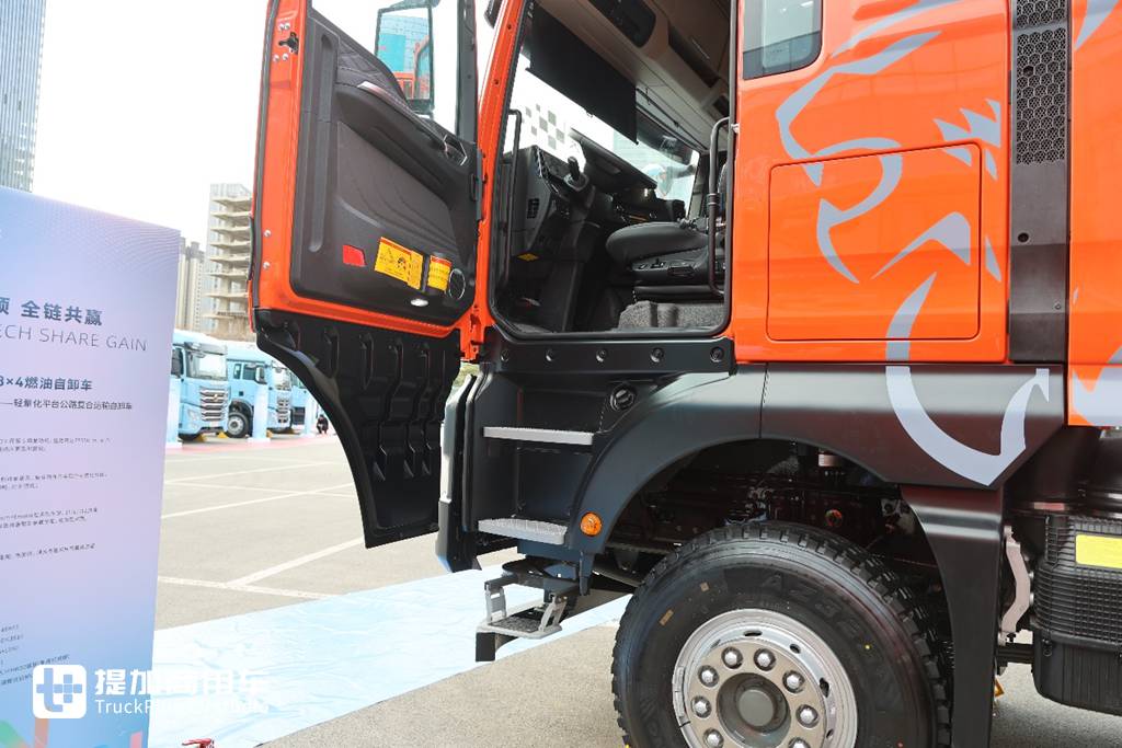 专为高原工况打造，配580马力曼机还有超舒适内饰，重汽汕德卡G7S高原版自卸车实拍 - 第7张