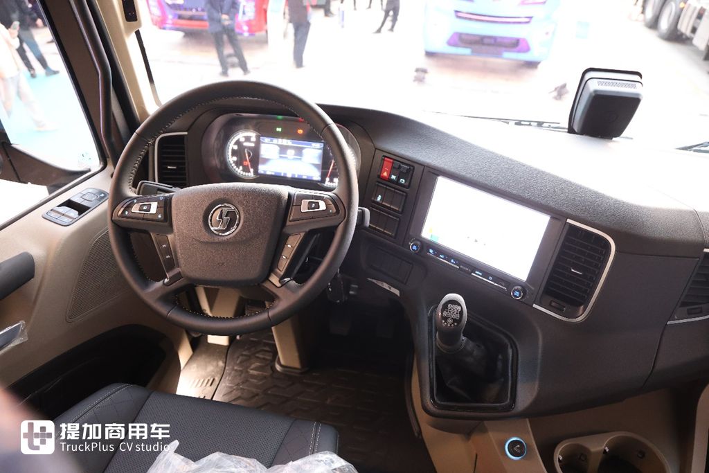 陕汽德龙X6000也有复合版了,还是720马力燃气车型,外观也配更好看的改装件了! - 第8张 - 提加商用车网 陕汽德龙X6000也有复合版了,还是720马力燃气车型,外观也配更好看的改装件了! - 第8张