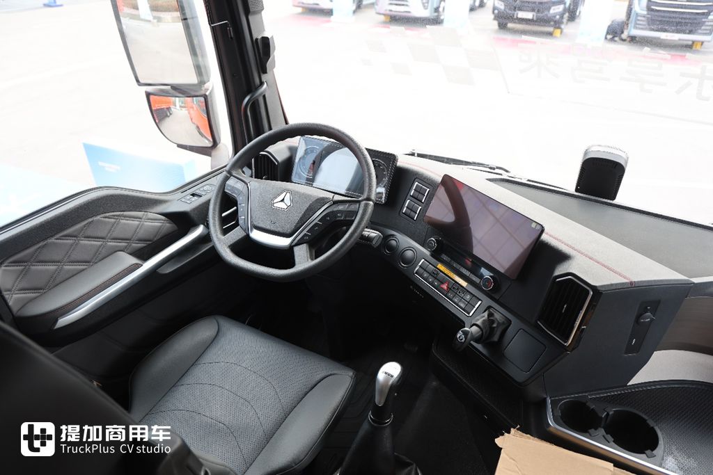 专为高原工况打造，配580马力曼机还有超舒适内饰，重汽汕德卡G7S高原版自卸车实拍 - 第9张