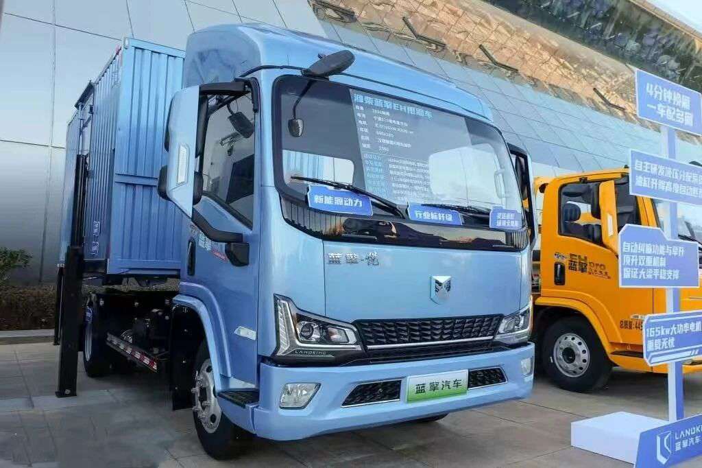 4分钟快速换厢!免去装卸等待烦恼?潍柴新能源蓝擎·悦EH甩厢车实拍 - 第9张 - 提加商用车网 4分钟快速换厢!免去装卸等待烦恼?潍柴新能源蓝擎·悦EH甩厢车实拍 - 第9张