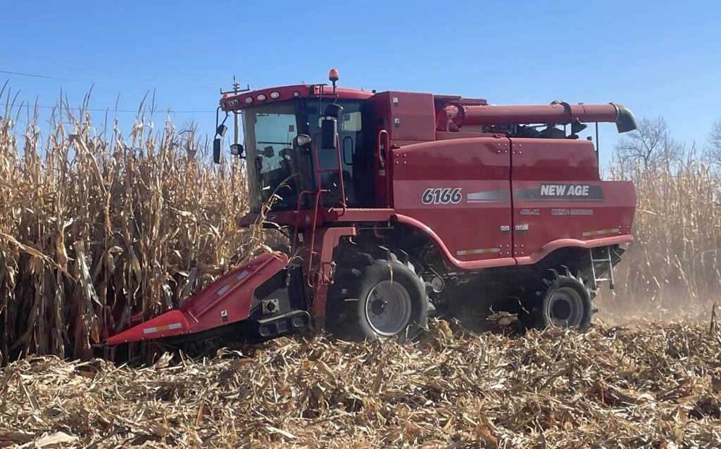 东风康明斯非道路动力高效引领：B5.9 CS4 赋能亚丰籽粒收获机 - 第1张