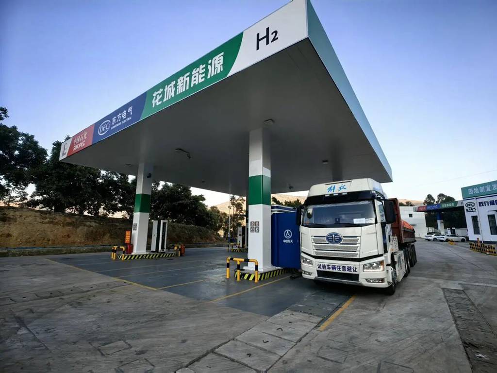 续航1000km!一汽解放液氢重卡启动公开道路示范运营 - 第3张 - 提加商用车网 续航1000km!一汽解放液氢重卡启动公开道路示范运营 - 第3张