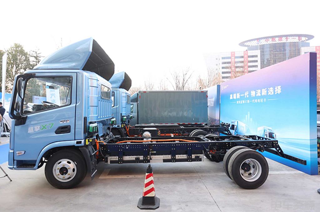 从工具到伙伴:明星车型潍柴蓝擎X7如何重新定义高端轻卡价值 - 第2张 - 提加商用车网 从工具到伙伴:明星车型潍柴蓝擎X7如何重新定义高端轻卡价值 - 第2张