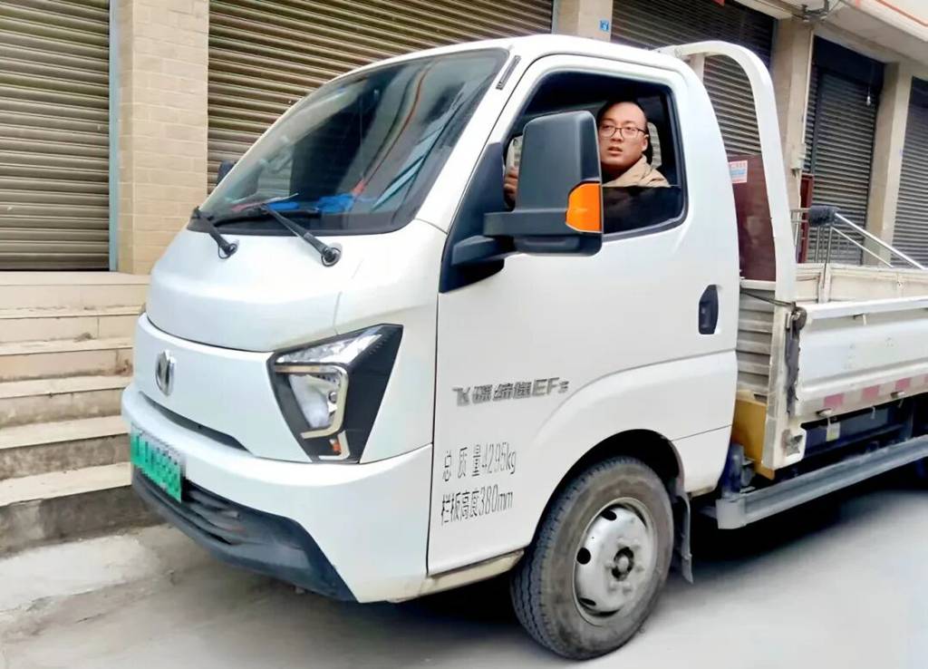 飞碟EF3与他的掌舵人：一位成都司机的“节能致富经济学” - 第1张