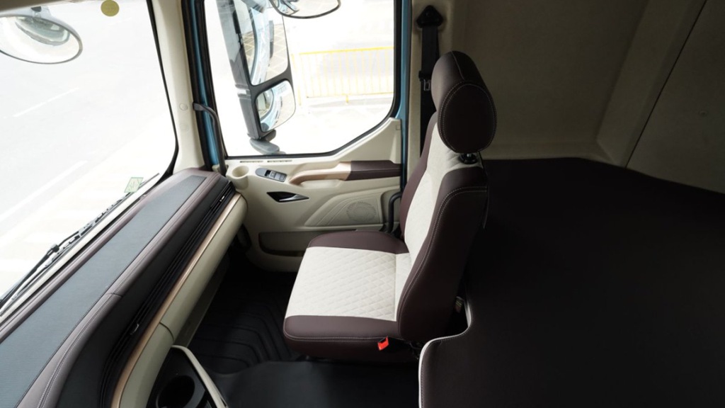 鲜乘直通车 | 给你不将就的答案:乘龙H7 Pro LNG牵引车让选择不必妥协 - 第6张 - 提加商用车网 鲜乘直通车 | 给你不将就的答案:乘龙H7 Pro LNG牵引车让选择不必妥协 - 第6张