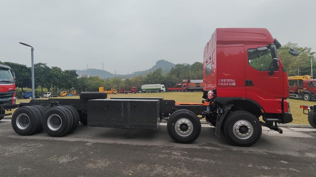 鲜乘直通车 | 开乘龙H7纯电8×4自卸车，治好了工地里的“开车内耗” - 第4张