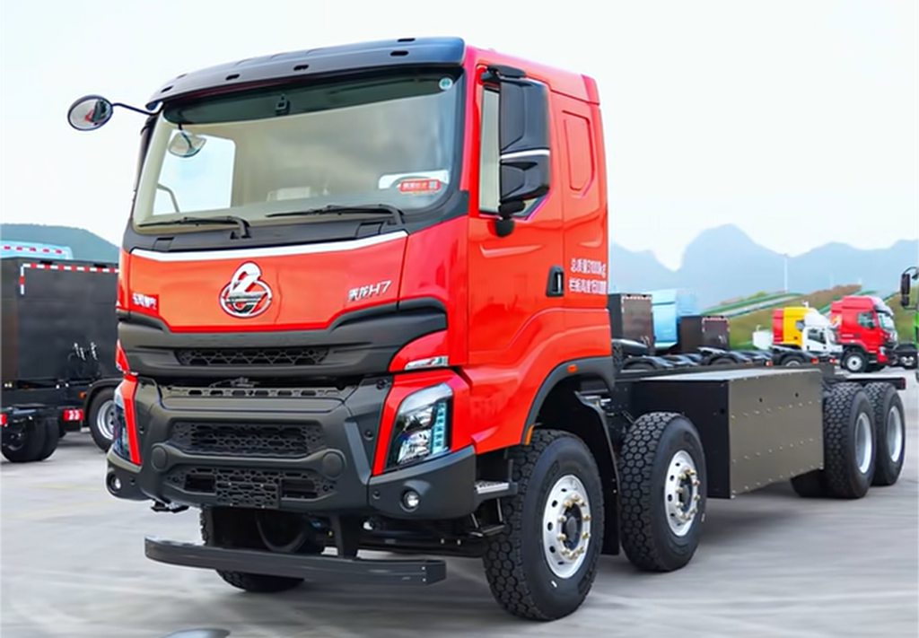 鲜乘直通车 | 开乘龙H7纯电8×4自卸车，治好了工地里的“开车内耗” - 第5张