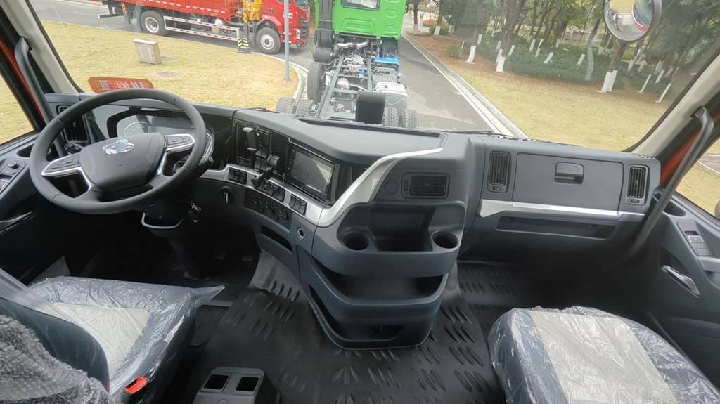 鲜乘直通车 | 开乘龙H7纯电8×4自卸车，治好了工地里的“开车内耗” - 第6张