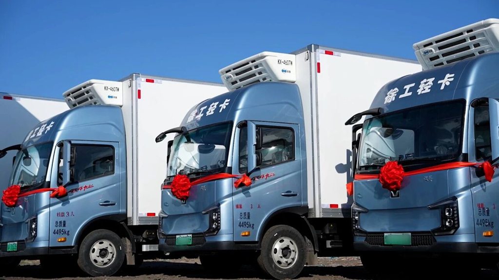 “电”亮中原大地！百台徐工汉界轻卡交付冷链运输大客户0 - 第1张