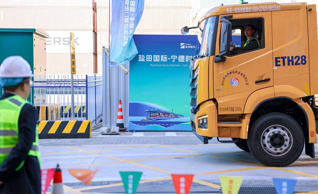 欧曼银河5M换电重卡再次交付盐田港,助力绿色生态港口建设 - 第3张 - 提加商用车网 欧曼银河5M换电重卡再次交付盐田港,助力绿色生态港口建设 - 第3张