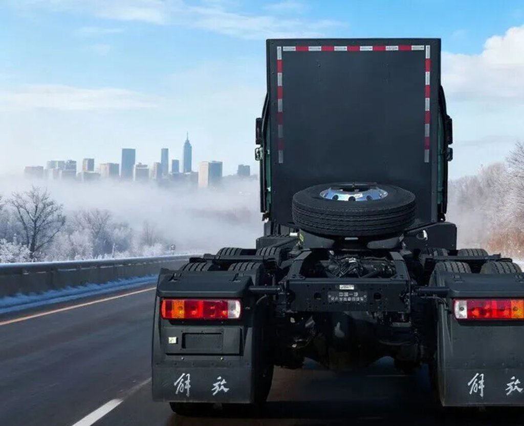 J6P标载充电牵引车,绿色运输的高效践行者! - 第2张 - 提加商用车网 J6P标载充电牵引车,绿色运输的高效践行者! - 第2张