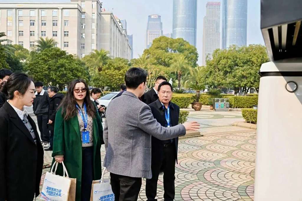 陆空一体！江铃无人巡逻车亮相航空产业论坛 - 第3张