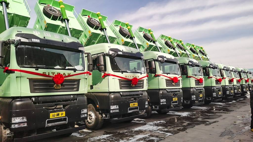 300台丨中国重汽新能源自卸车圆满交付新疆，开启绿色运输新篇章！ - 第2张