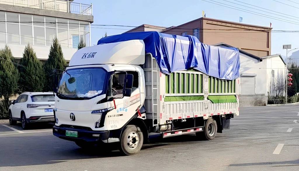 飞碟汽车用户尤巨龙救援：深夜国道上，那辆停在生命前方的飞碟车 - 第1张