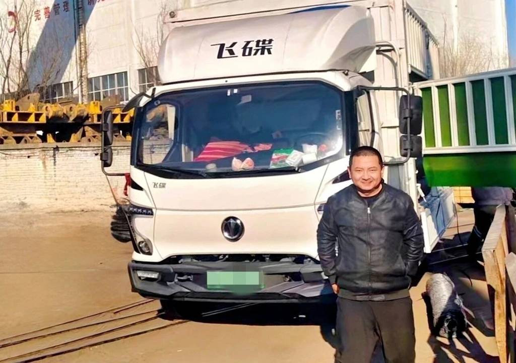 飞碟汽车用户尤巨龙救援:深夜国道上,那辆停在生命前方的飞碟车 - 第2张 - 提加商用车网 飞碟汽车用户尤巨龙救援:深夜国道上,那辆停在生命前方的飞碟车 - 第2张