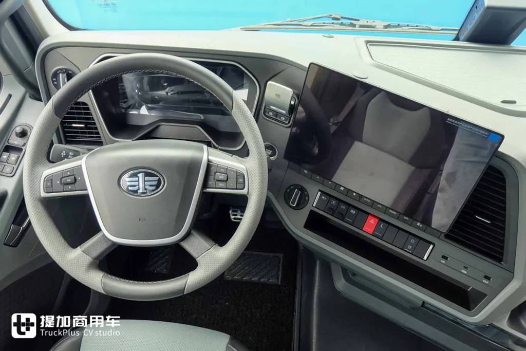 660匹马力+3000L超大气瓶！还带官方外观改装，这台解放J7 LNG牵引车不一般 - 第13张