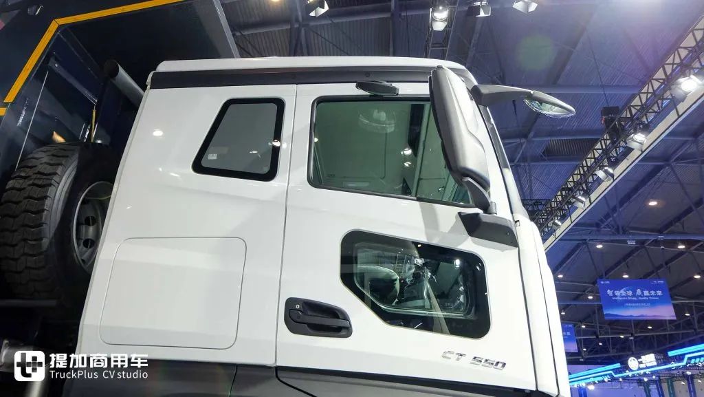 出口版车型就是好！新外观+豪华内饰，解放出口版CORTRON CT 550自卸车实拍 - 第15张