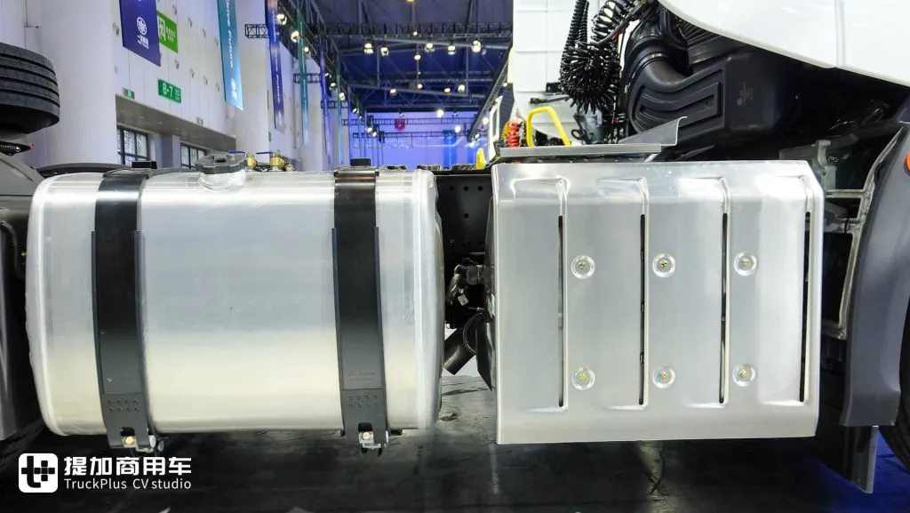 总重高达120吨！为公路列车而生，解放最新发布的出口版CORTRON CH牵引车实拍 - 第15张