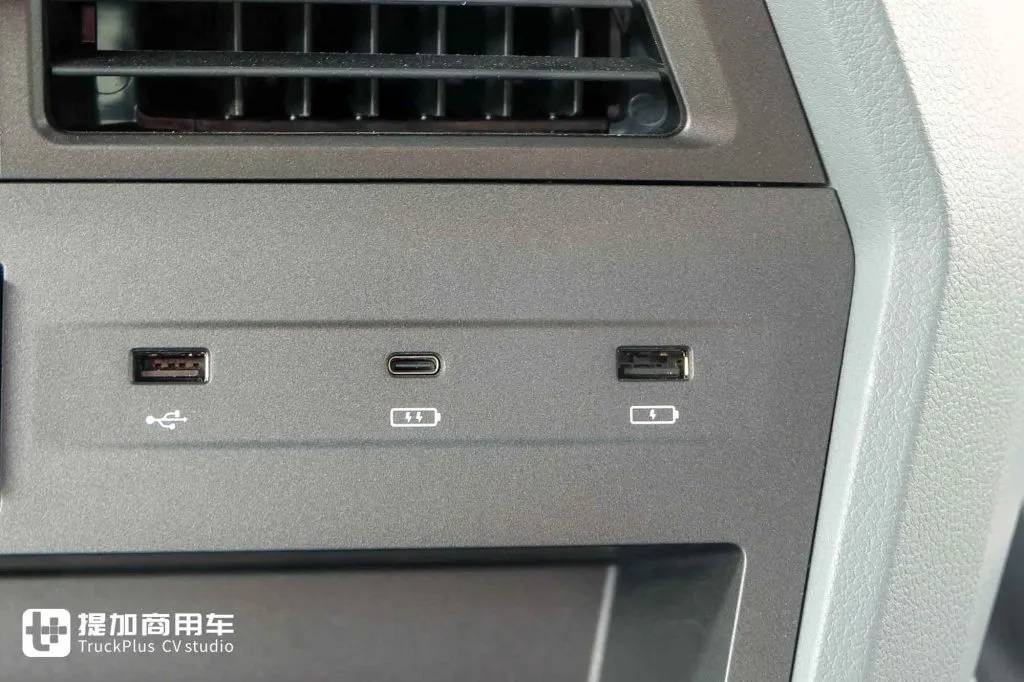 660匹马力+3000L超大气瓶！还带官方外观改装，这台解放J7 LNG牵引车不一般 - 第16张