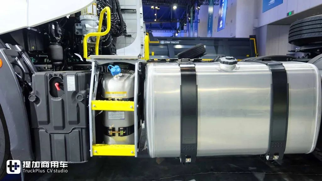 总重高达120吨！为公路列车而生，解放最新发布的出口版CORTRON CH牵引车实拍 - 第16张