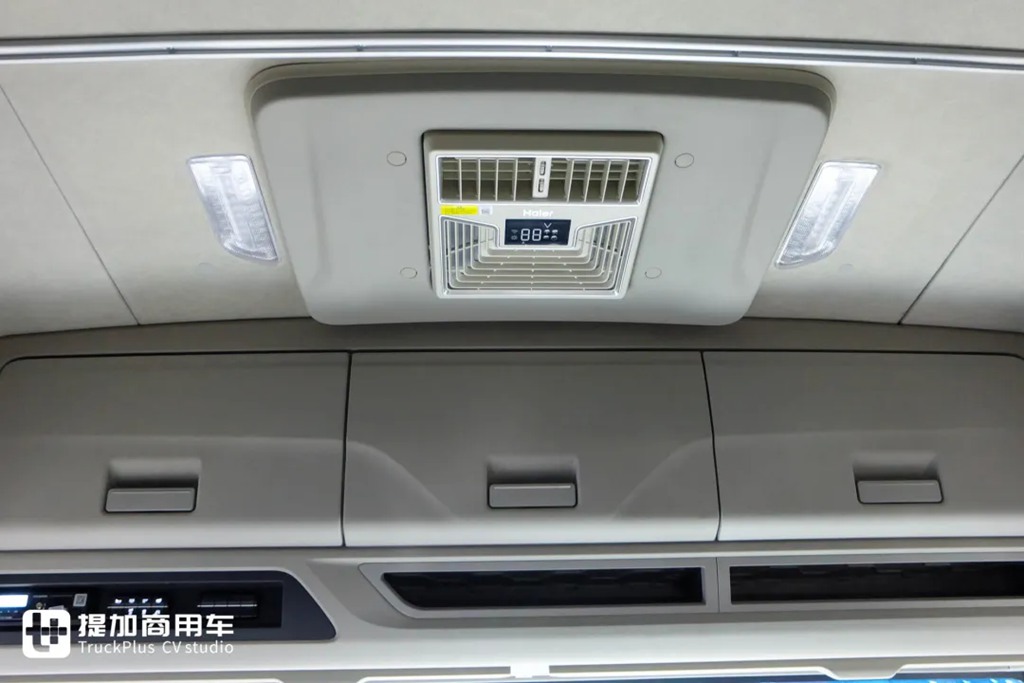 这是驾乘最舒适的燃气卡车？6㎡超大驾驶室！更有660匹高效动力，解放鹰航智尊L版牵引车实拍 - 第15张