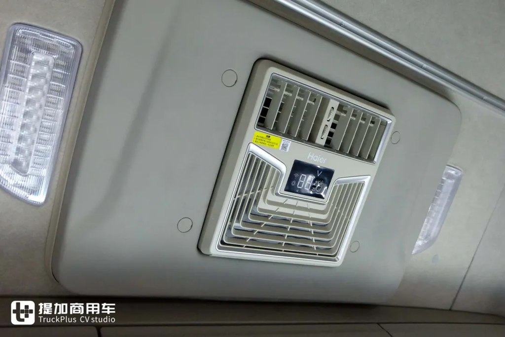 这是驾乘最舒适的燃气卡车？6㎡超大驾驶室！更有660匹高效动力，解放鹰航智尊L版牵引车实拍 - 第16张