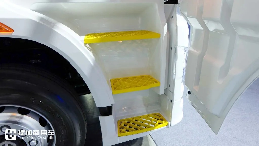 总重高达120吨！为公路列车而生，解放最新发布的出口版CORTRON CH牵引车实拍 - 第18张