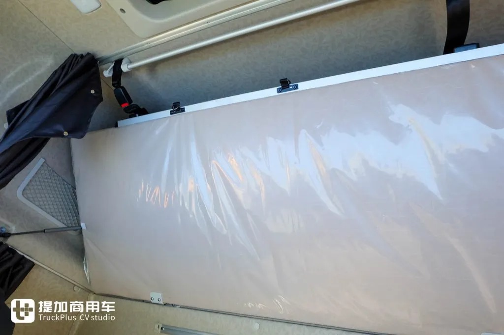 660匹马力+3000L超大气瓶！还带官方外观改装，这台解放J7 LNG牵引车不一般 - 第20张