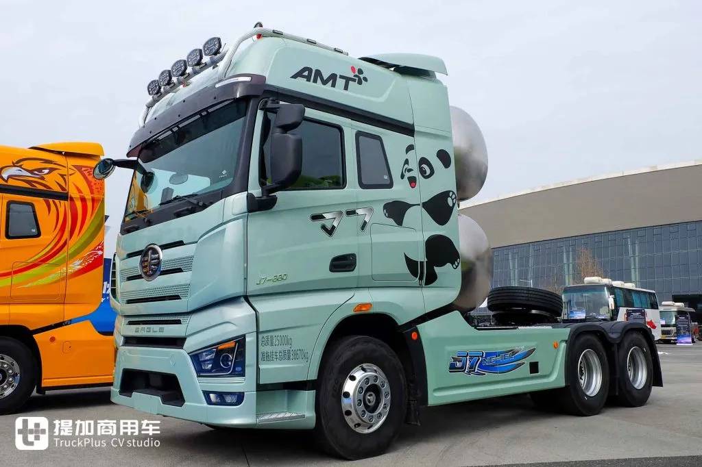 660匹马力+3000L超大气瓶！还带官方外观改装，这台解放J7 LNG牵引车不一般 - 第21张