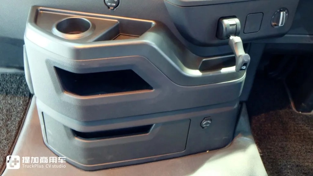 总重高达120吨！为公路列车而生，解放最新发布的出口版CORTRON CH牵引车实拍 - 第23张