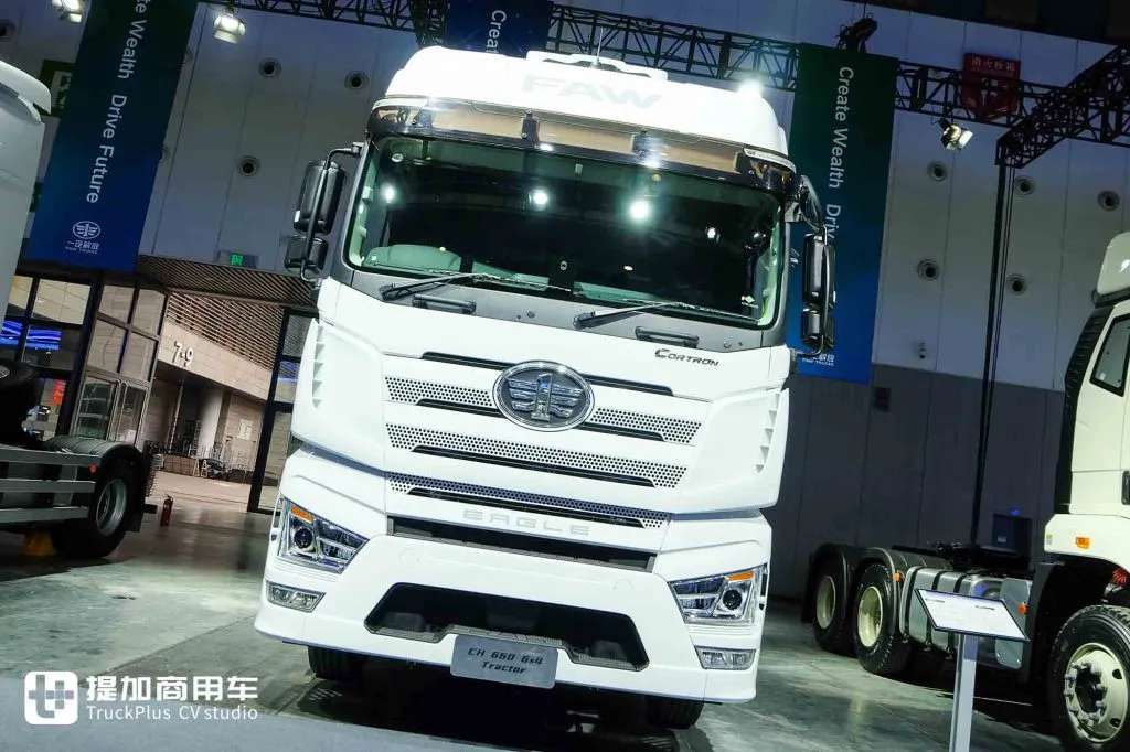 总重高达120吨！为公路列车而生，解放最新发布的出口版CORTRON CH牵引车实拍 - 第1张