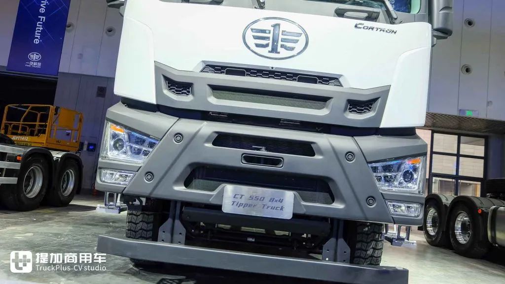 出口版车型就是好！新外观+豪华内饰，解放出口版CORTRON CT 550自卸车实拍 - 第5张