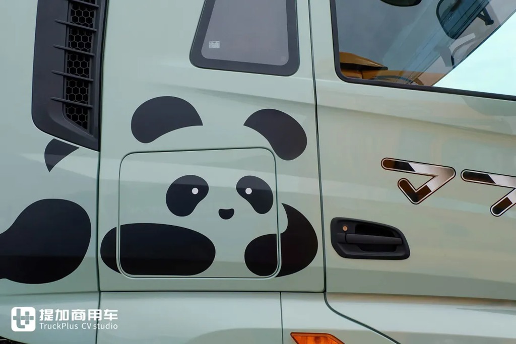 660匹马力+3000L超大气瓶！还带官方外观改装，这台解放J7 LNG牵引车不一般 - 第6张