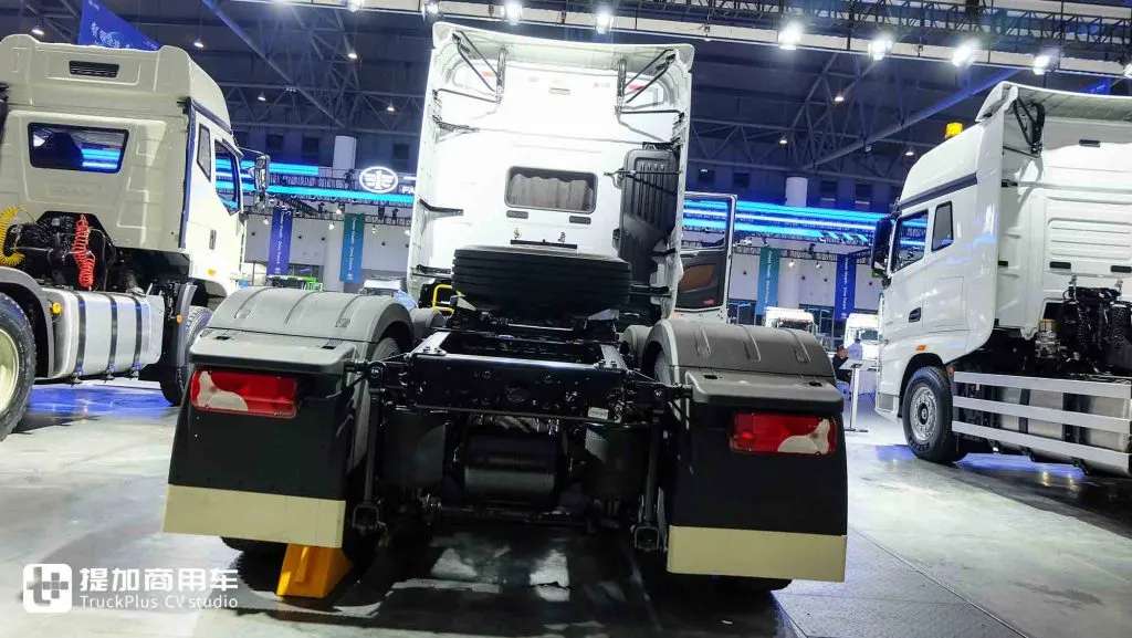 总重高达120吨！为公路列车而生，解放最新发布的出口版CORTRON CH牵引车实拍 - 第9张