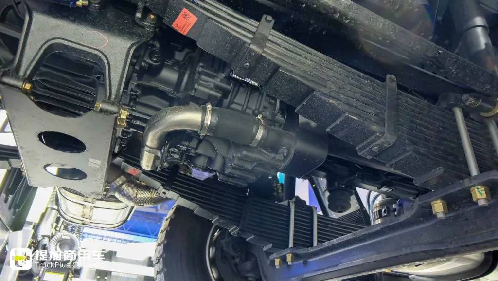 出口版车型就是好！新外观+豪华内饰，解放出口版CORTRON CT 550自卸车实拍 - 第11张