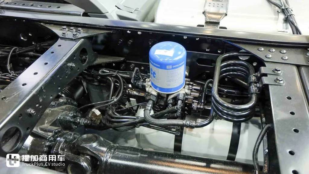 总重高达120吨！为公路列车而生，解放最新发布的出口版CORTRON CH牵引车实拍 - 第10张